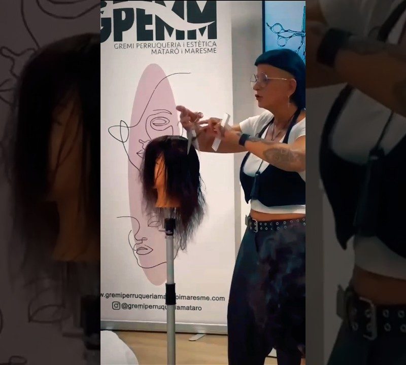 Técnica de corte para quitar volumen al pelo en melenas densas: sin entresacar
